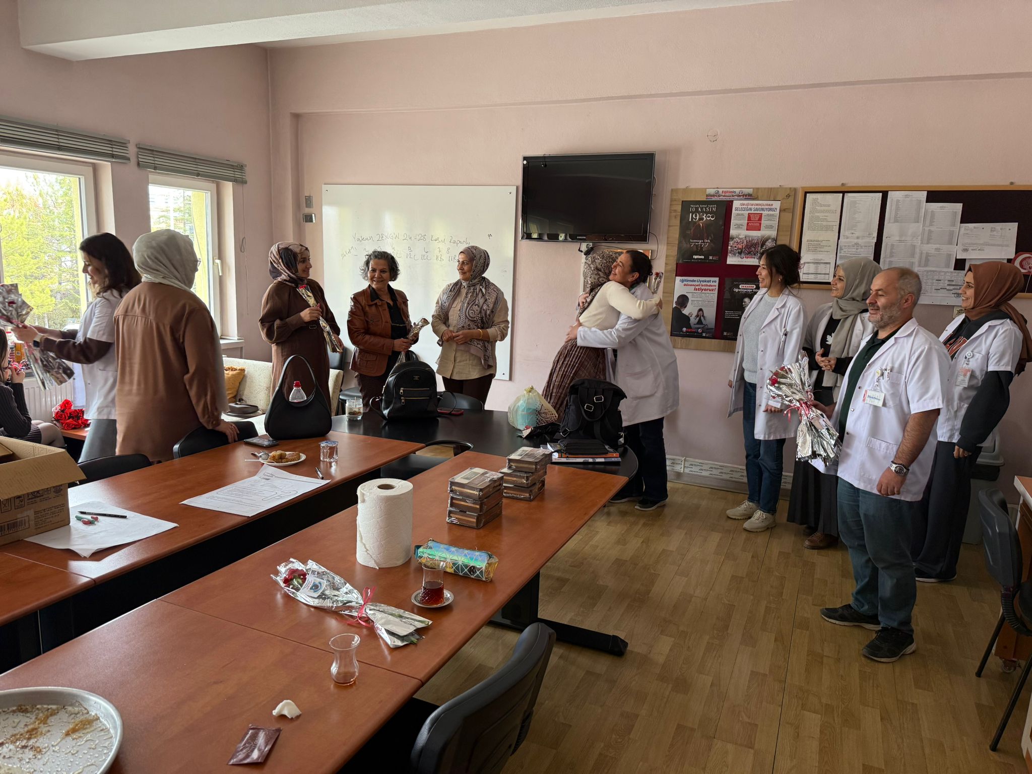 Saglik Camiasindan Egitim Camiasina Kutlama (3)