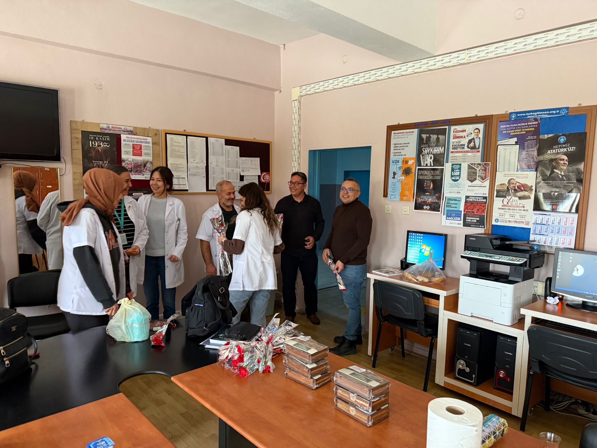 Saglik Camiasindan Egitim Camiasina Kutlama (5)