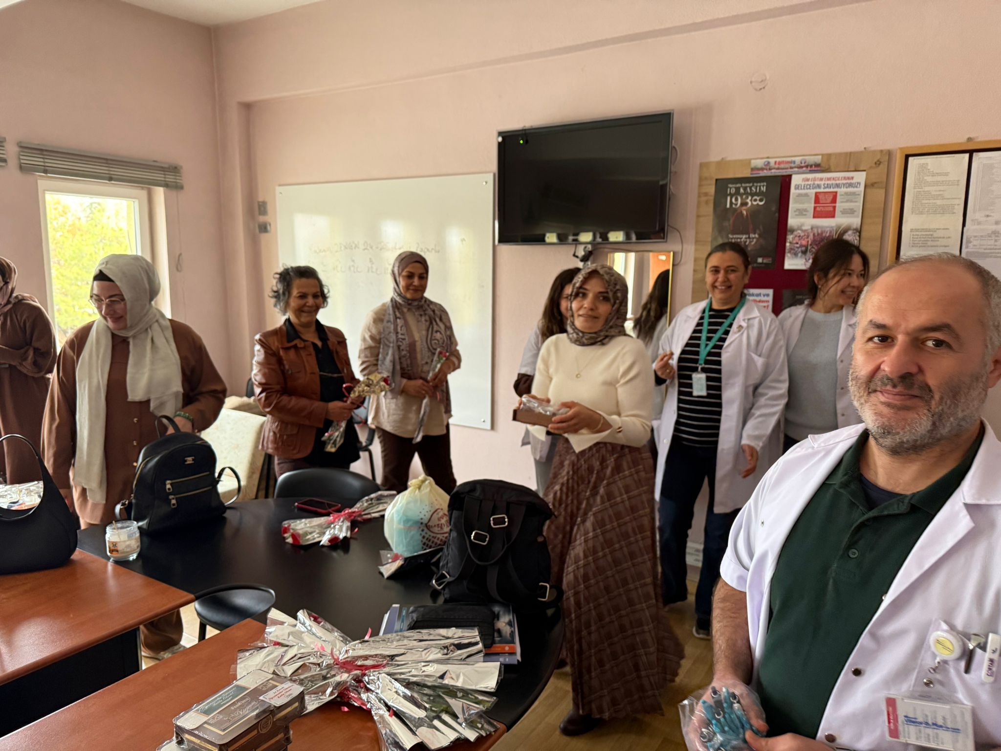 Saglik Camiasindan Egitim Camiasina Kutlama (6)