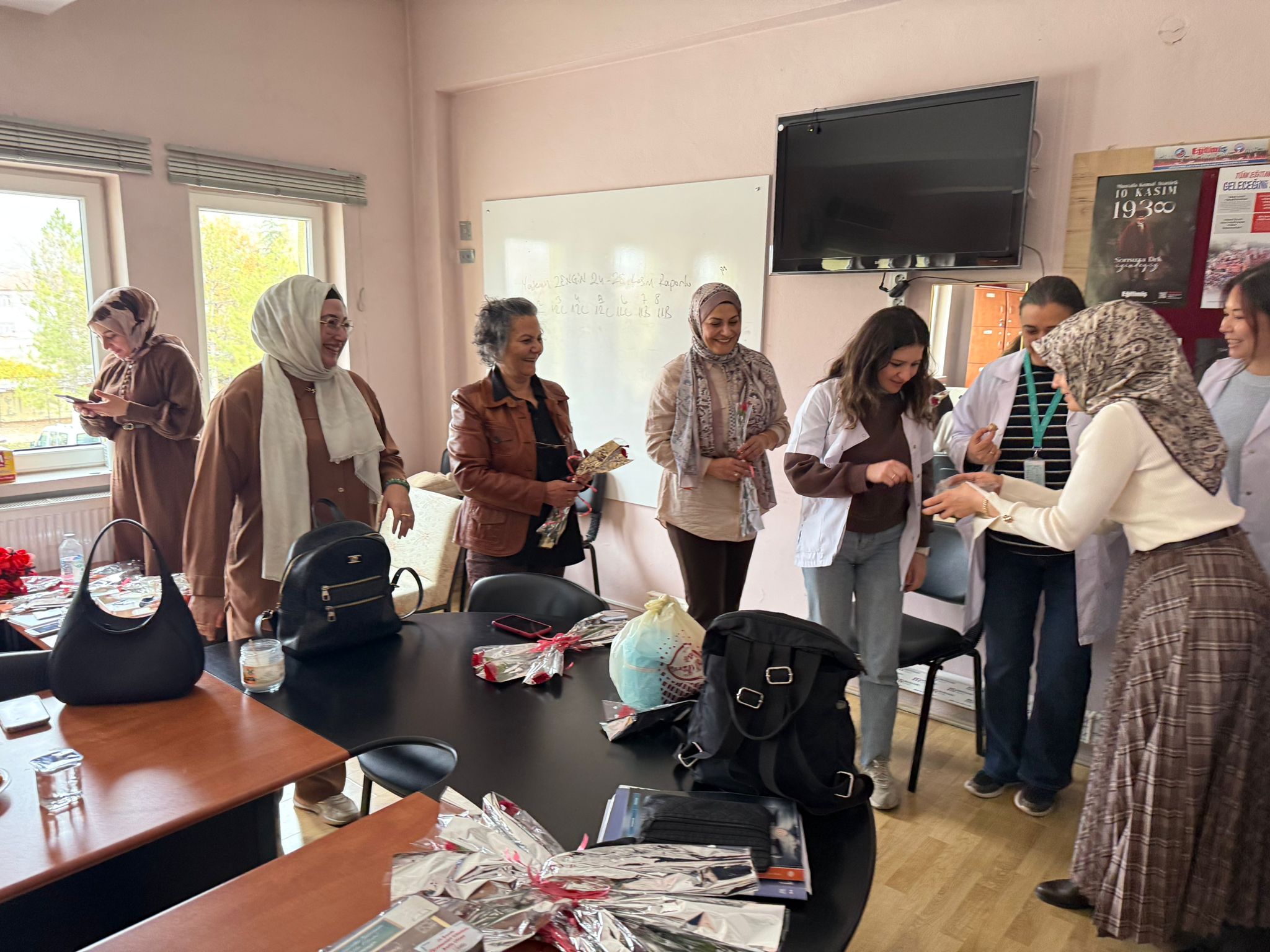 Saglik Camiasindan Egitim Camiasina Kutlama (7)