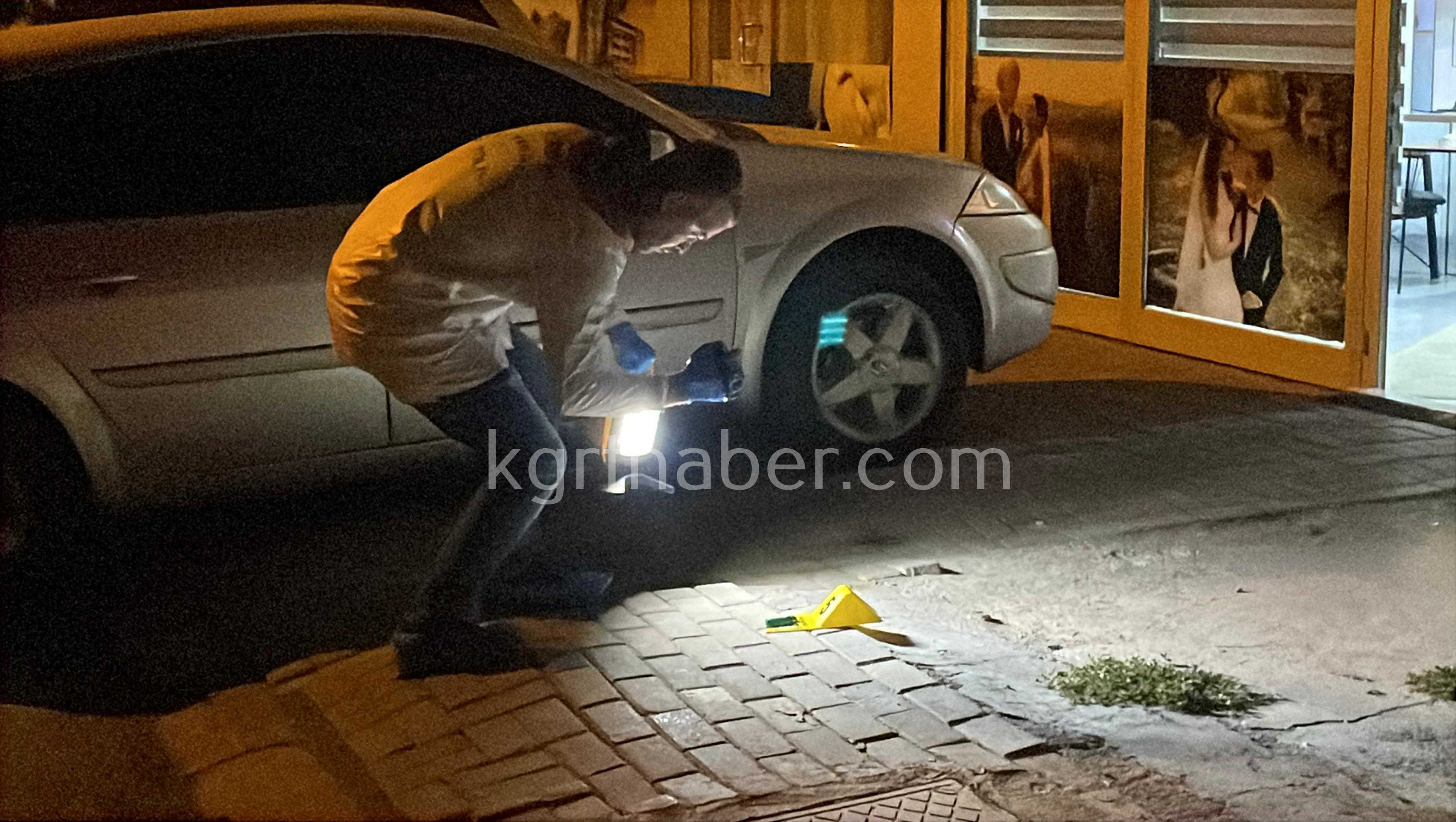 Silahli Kavgada Sacmalar 4 Araca Ve Bir Eve Zarar Verdi10