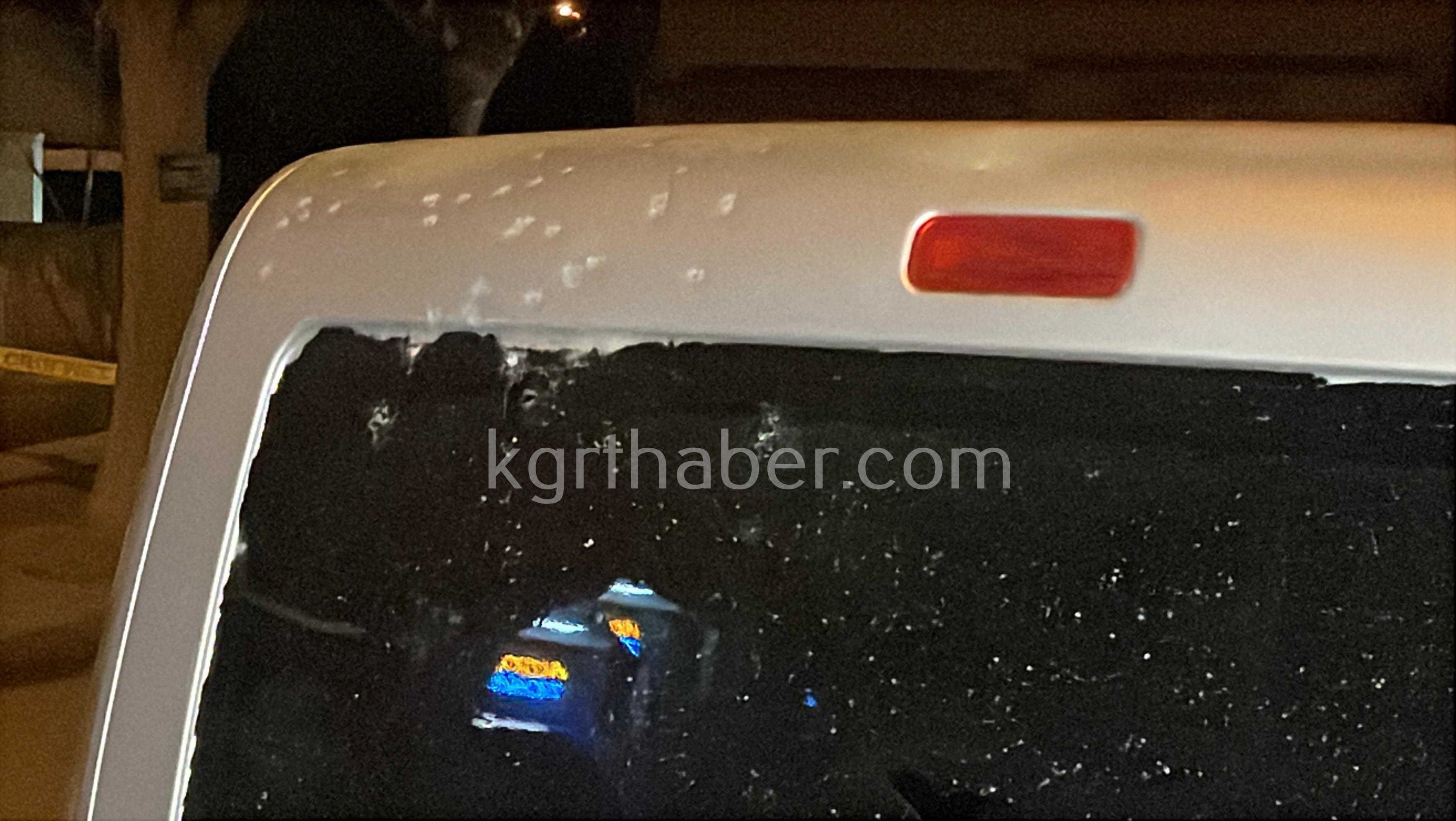 Silahli Kavgada Sacmalar 4 Araca Ve Bir Eve Zarar Verdi2