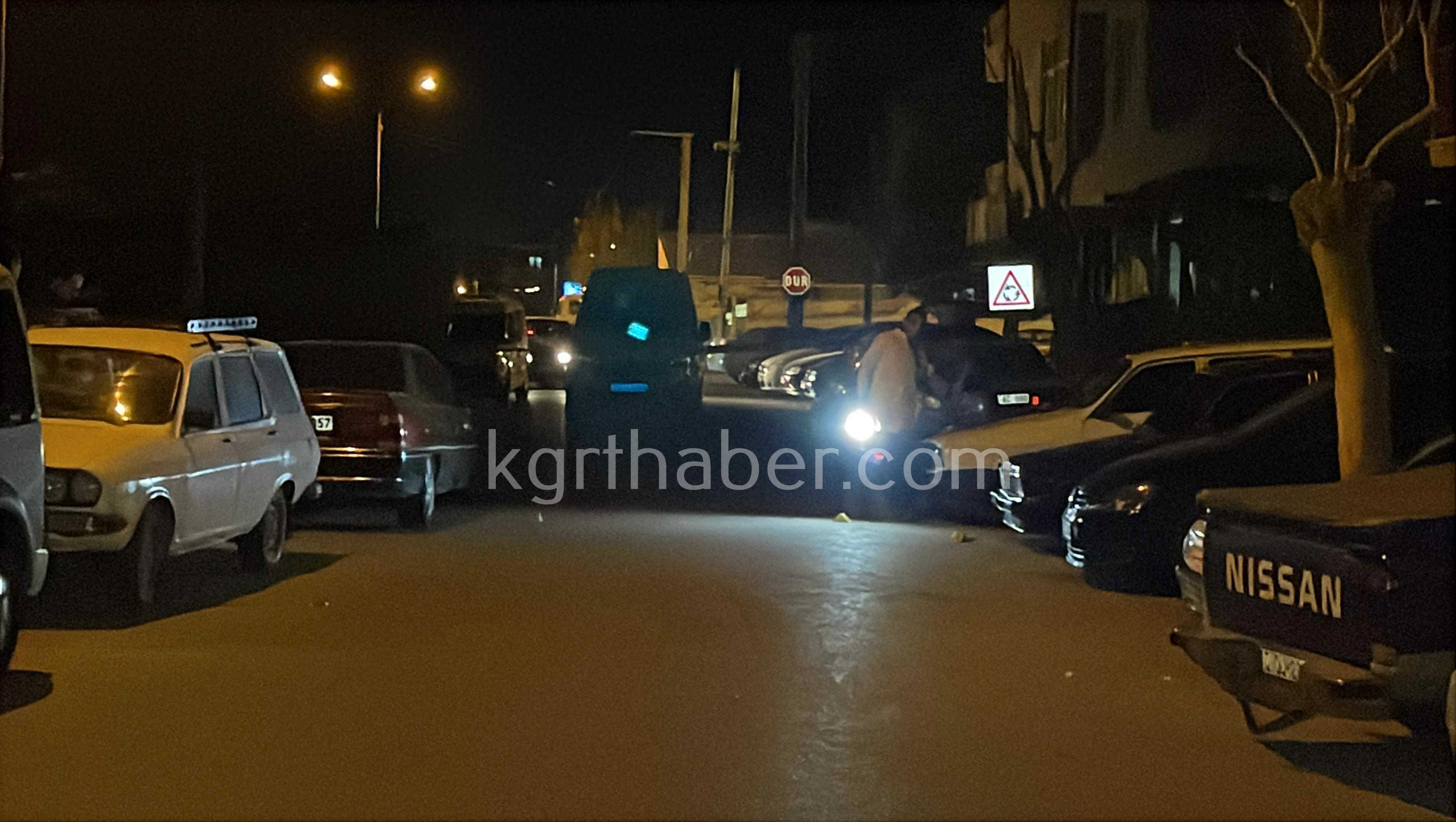 Silahli Kavgada Sacmalar 4 Araca Ve Bir Eve Zarar Verdi6