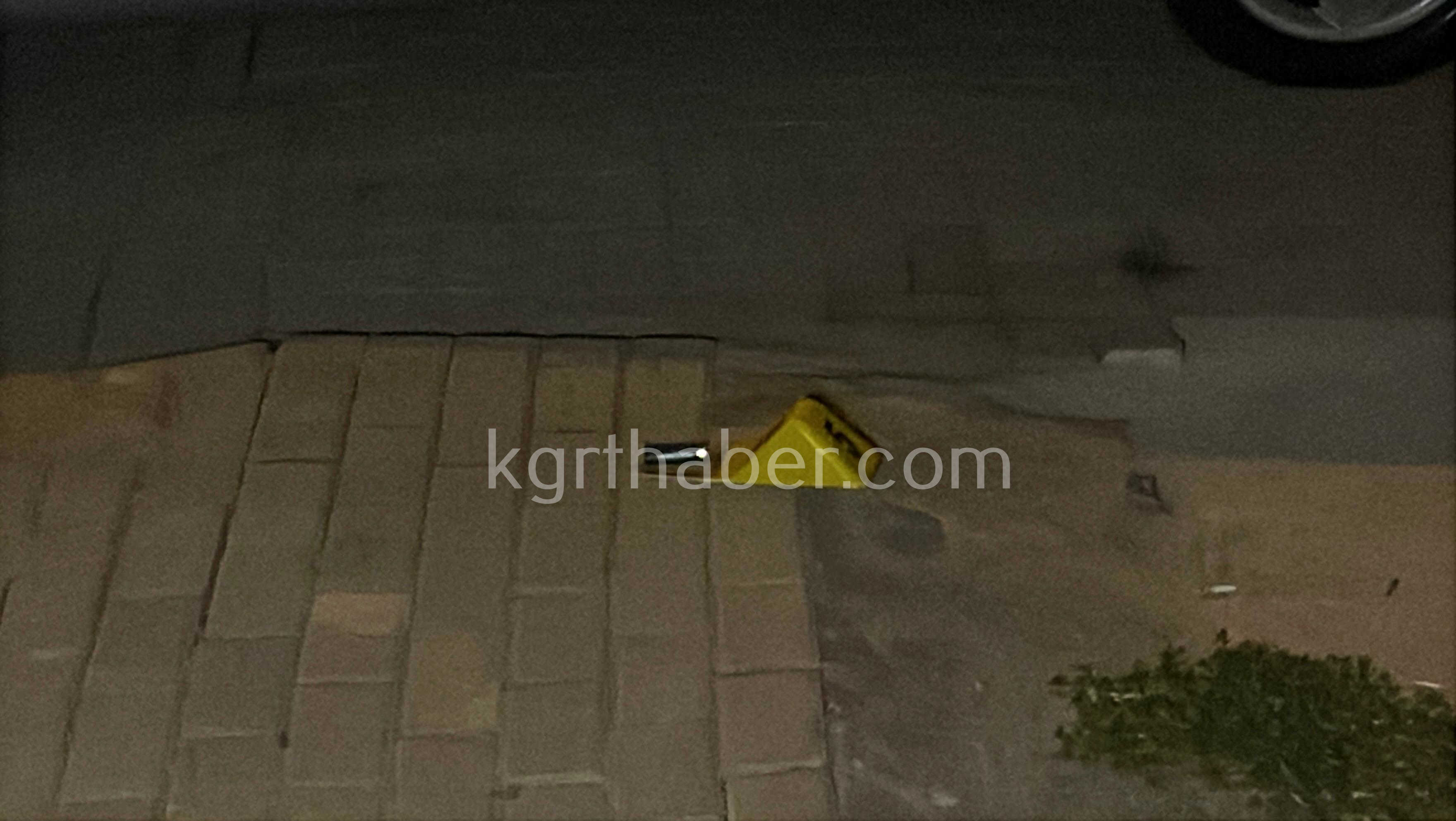 Silahli Kavgada Sacmalar 4 Araca Ve Bir Eve Zarar Verdi7