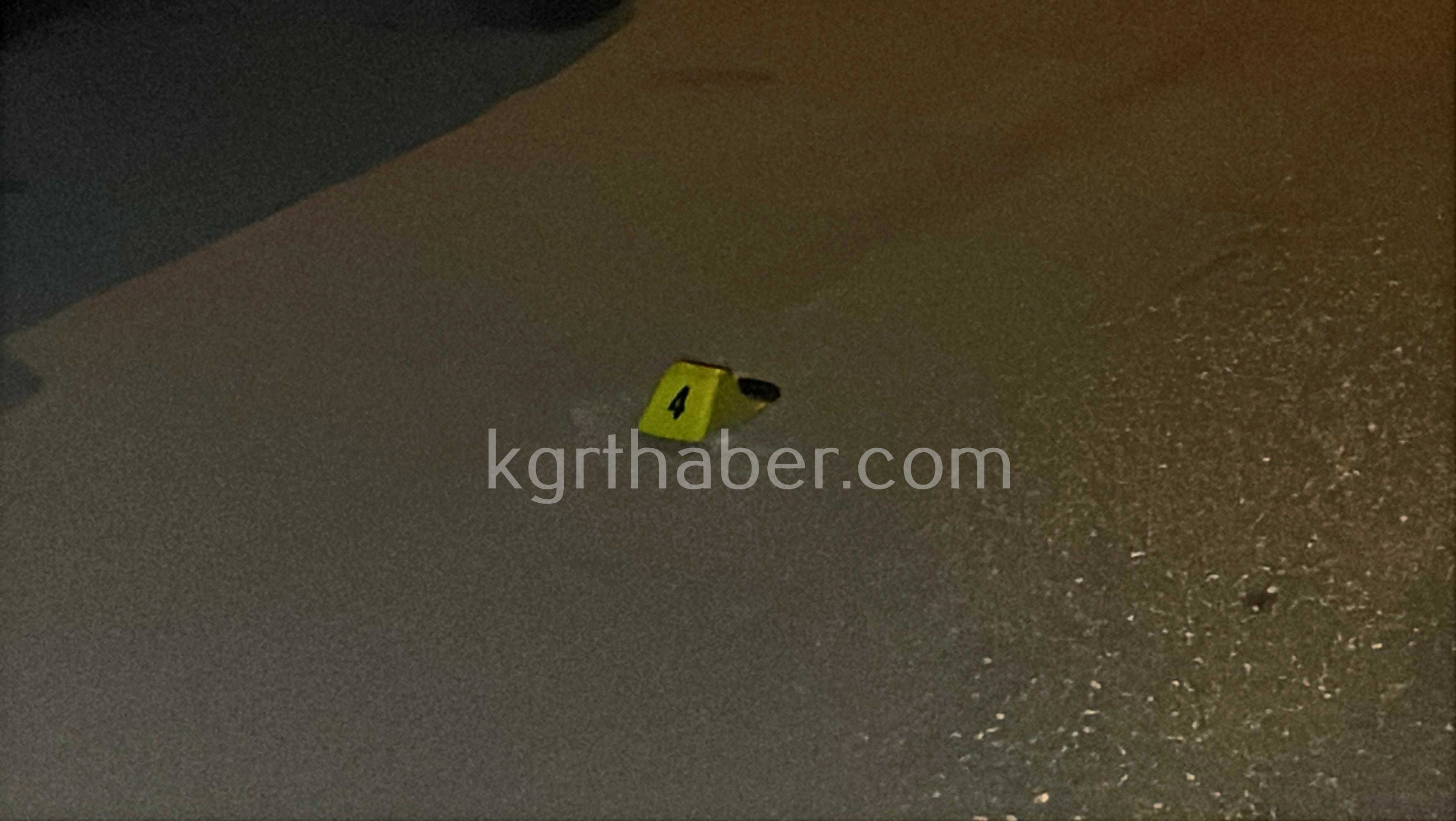 Silahli Kavgada Sacmalar 4 Araca Ve Bir Eve Zarar Verdi8