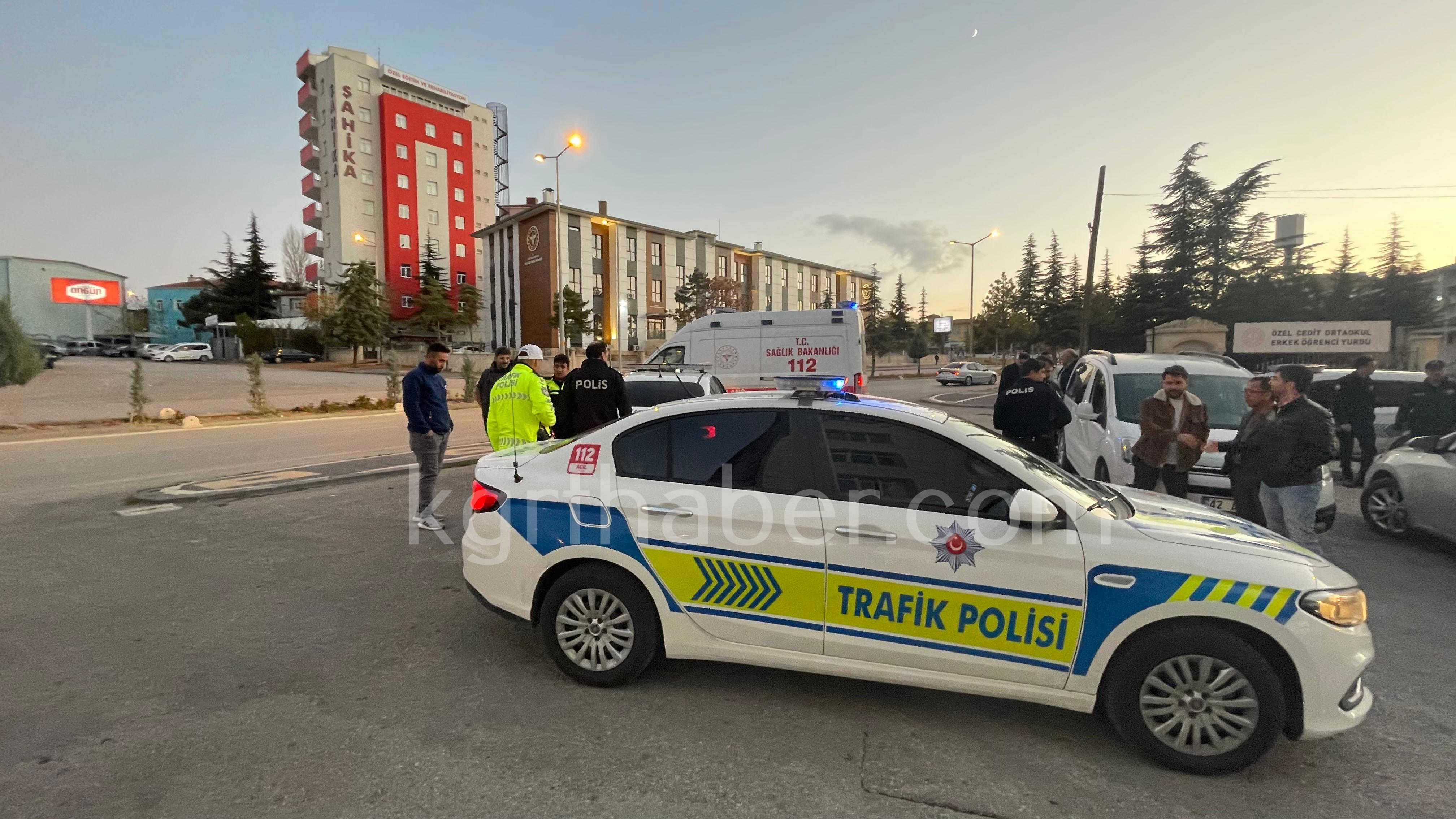 Trafigi Birbirine Katan Motosikletli Genc Ekip Otosuna Carpti4