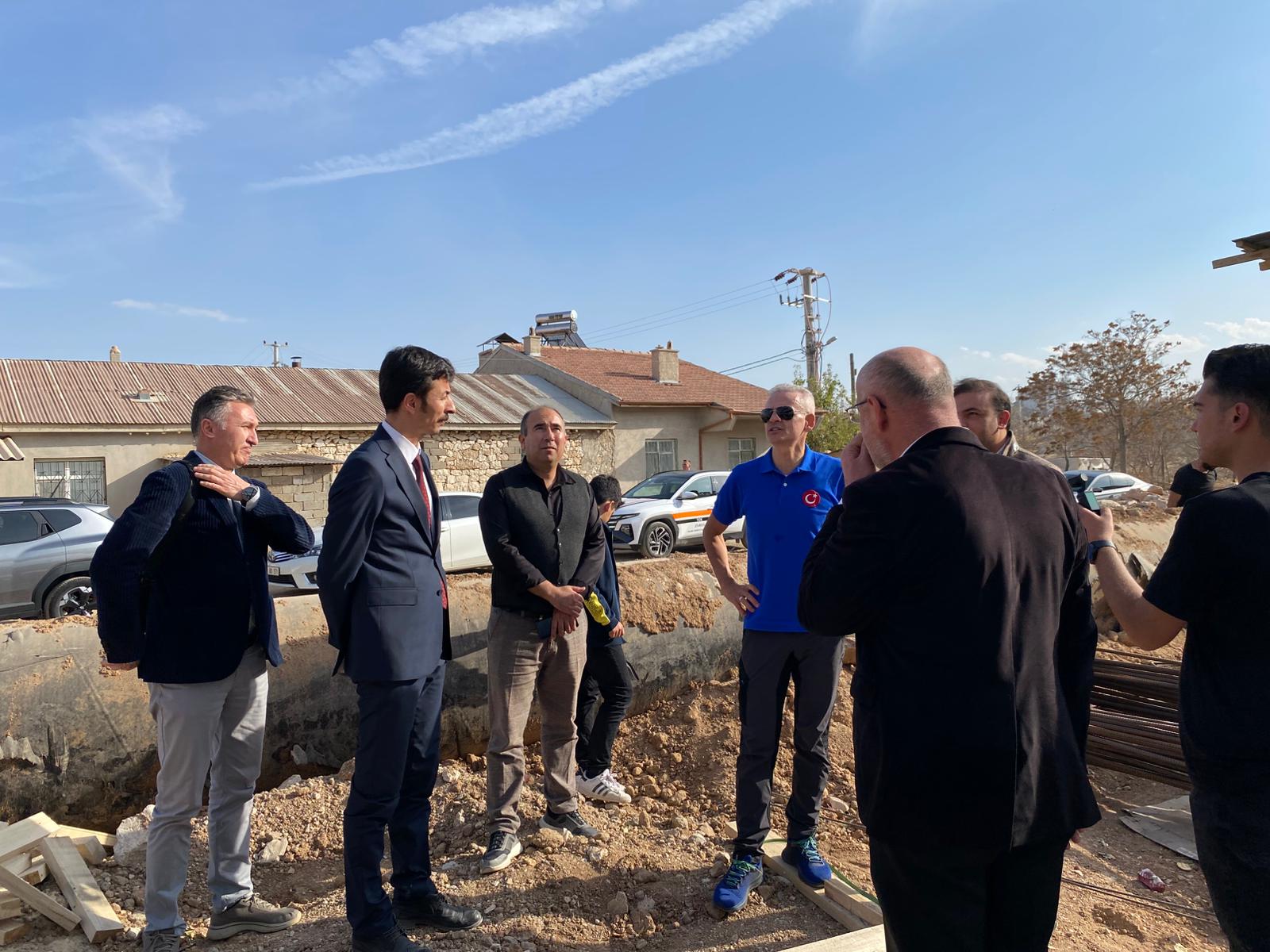 Vali Cicekli Cevre Yolu Yapim Projesini Yerinde Inceledi (1)