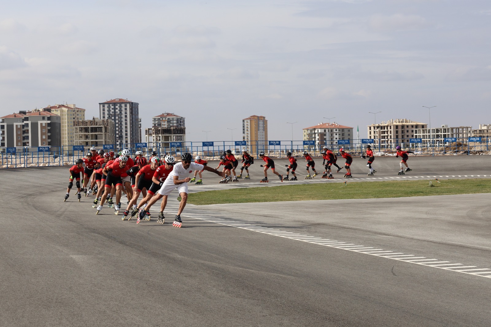 Vali Cicekli Sporculara Elma Ikram Etti (5)