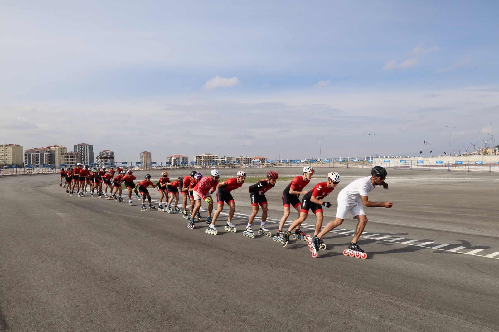 Vali Cicekli Sporculara Elma Ikram Etti (6)