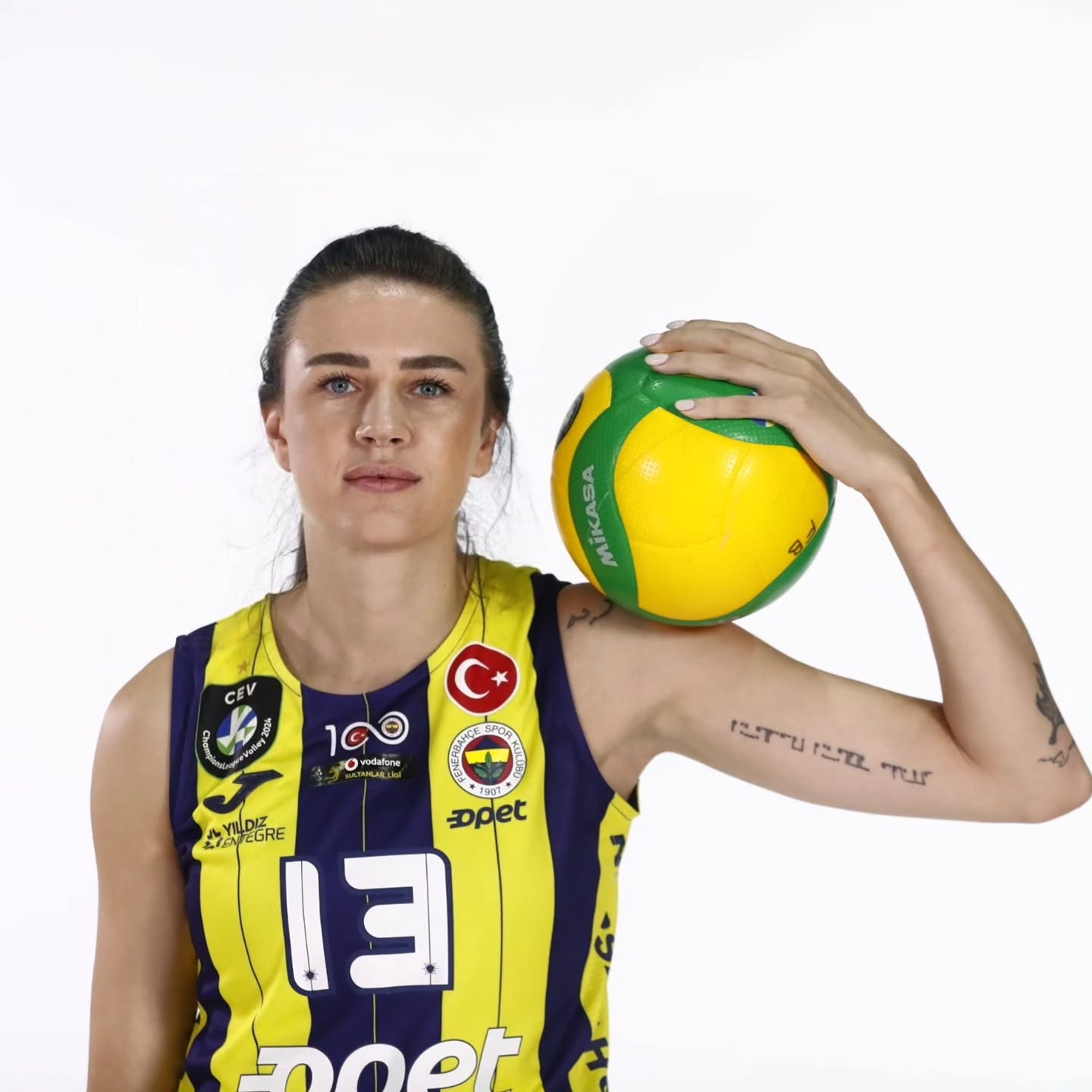 Voleybolun Efsane Ismi Meryem Boz Survivorda (3)