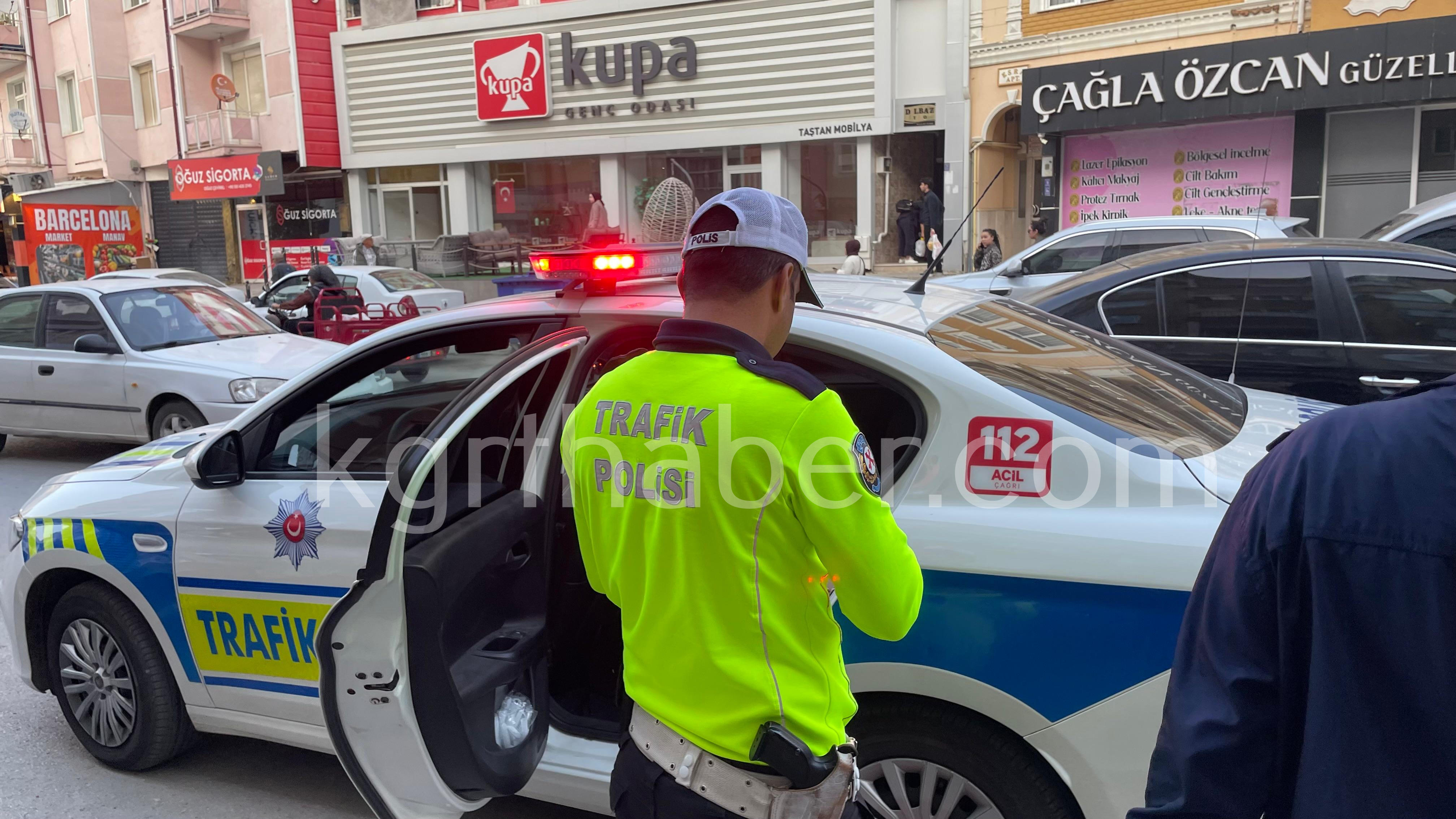 Yarali Cocugu Babasi Kucaginda Ambulansa Goturdu2