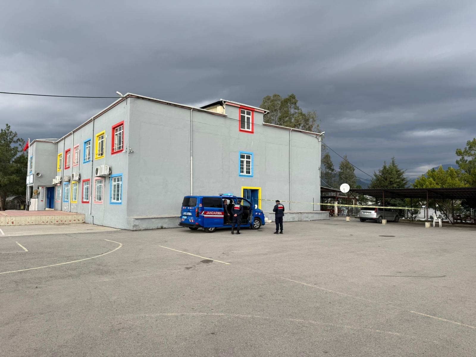 12 Yasindaki Ogrenci Okul Mudurunu Vurdu (3)