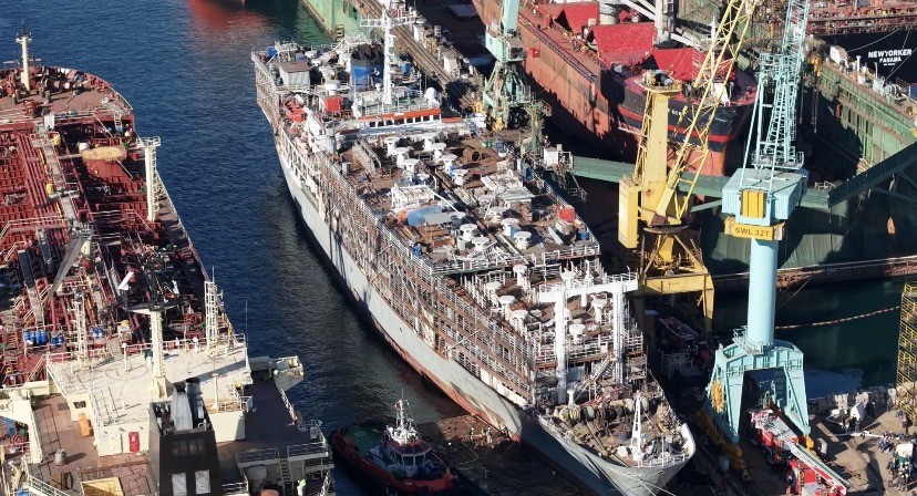 tuzla-tersanesinde-gemi-yangini-kontrol-altina-alindi1