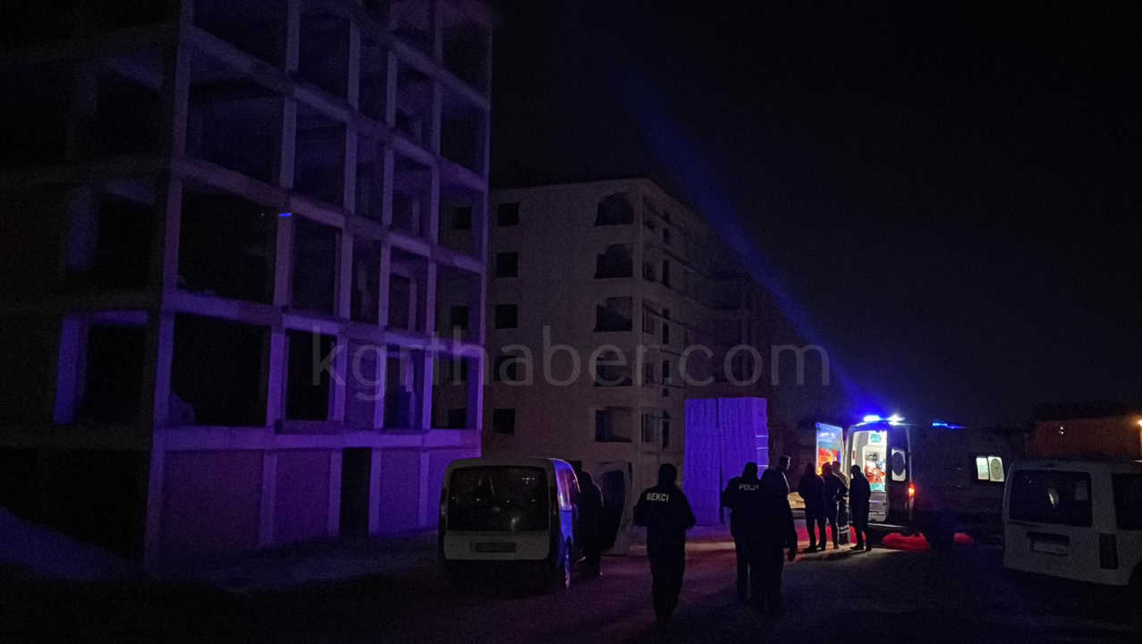 6 Katli Insaatin Catisina Cikti Polis Ekipleri Kurtardi7