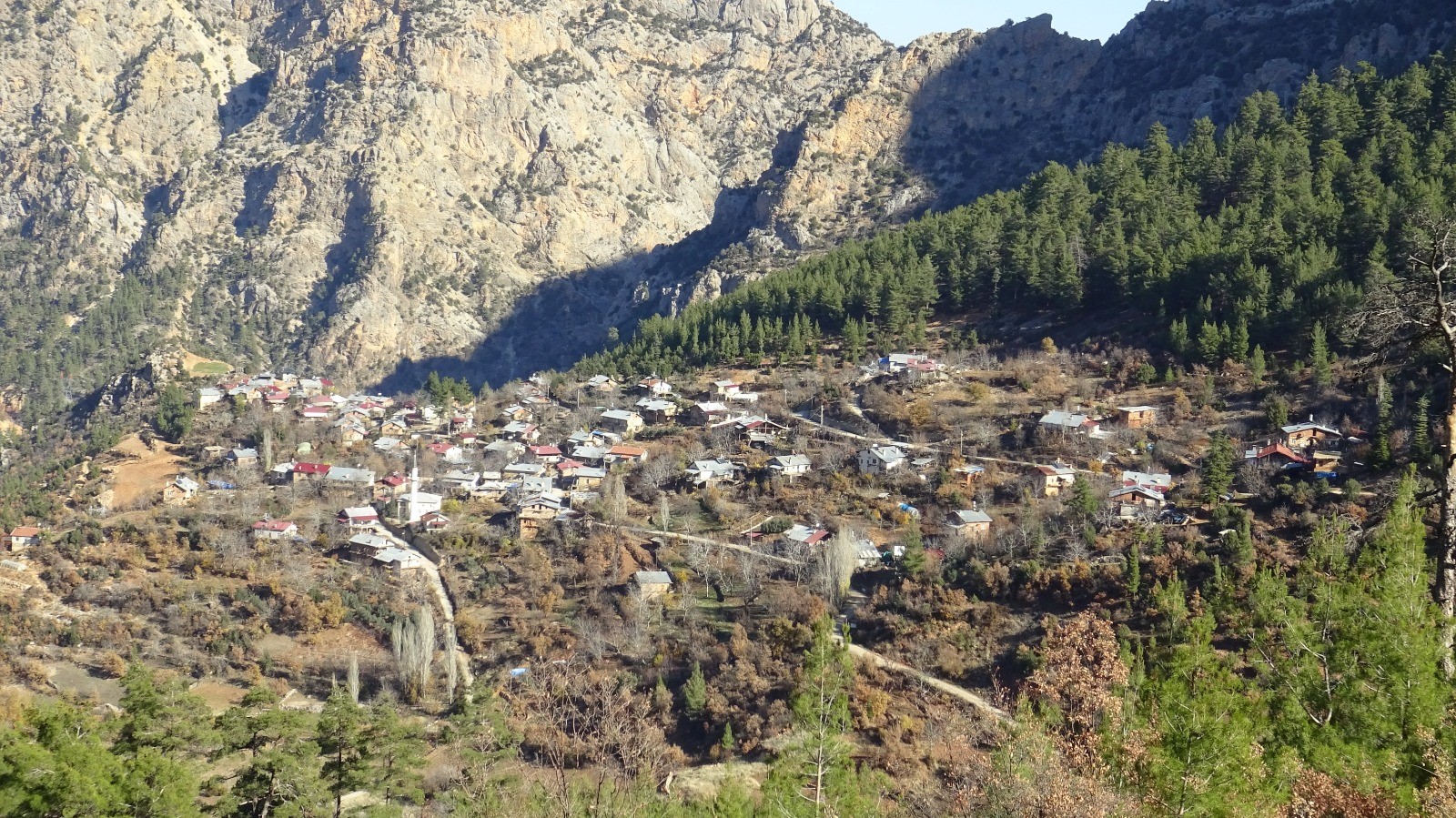 Bu Koyde Gunes Ogleden Sonra Gorunuyor (3)