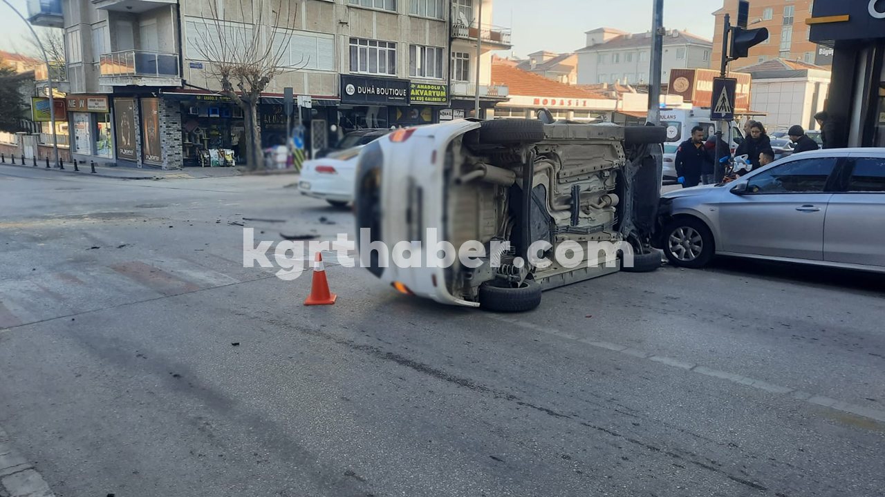 Buzlanan Yolda Feci Kaza Otomobil Yan Yatti2