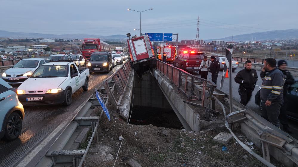 Faciaya Ramak Kala Itfaiye Araci Asili Kaldi 3 Yarali1