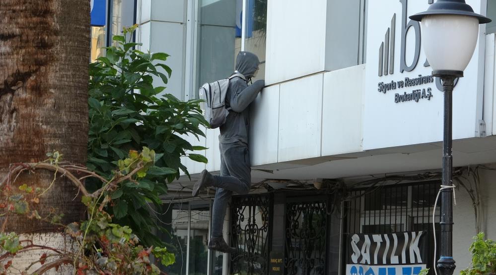 Herkes On Hirsiz Sandi O Ise2