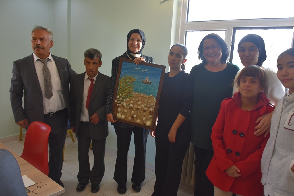 Karaman Halk Egitimi Merkezinde Sevgiyle Engelleri Astilar1
