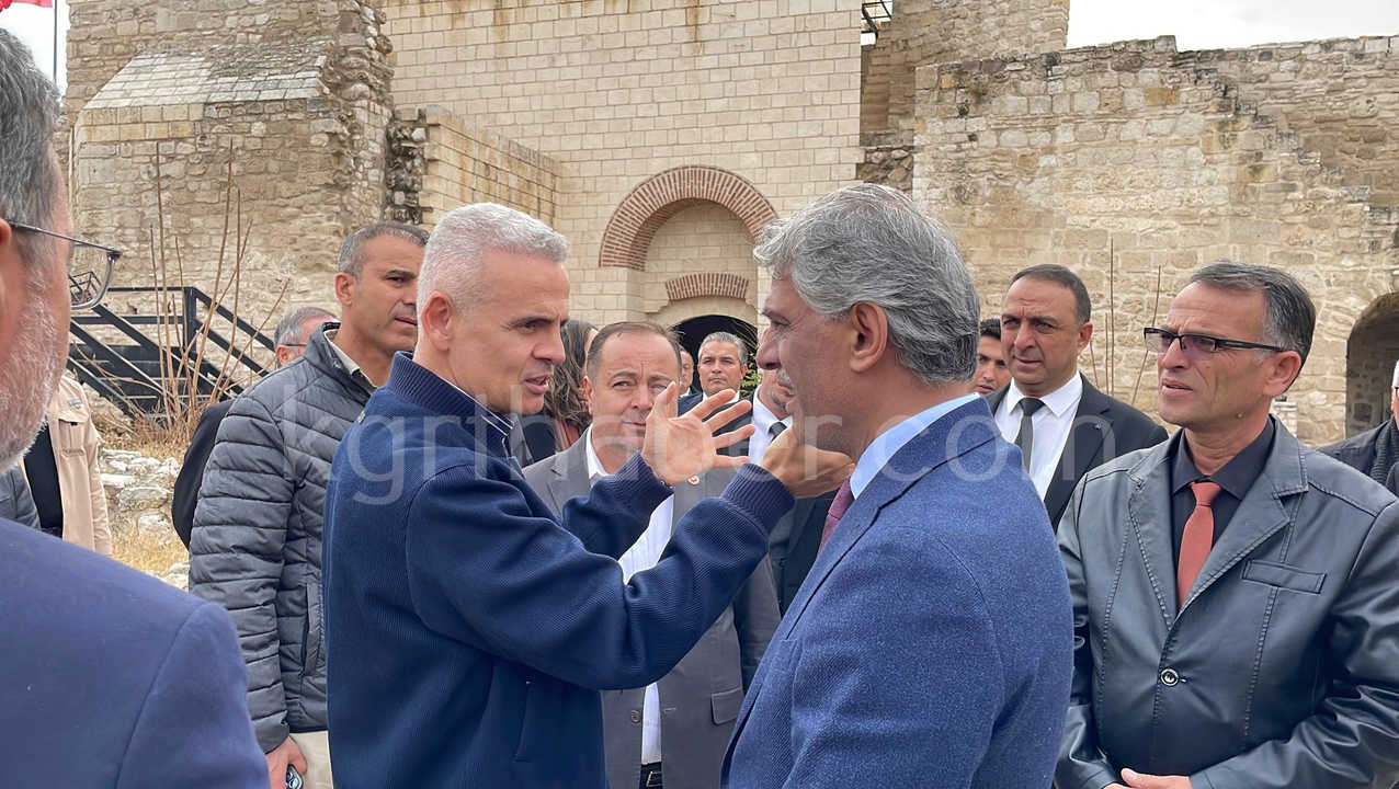 Karaman Kalesi Icin Onemli Ziyaret Bakan Yardimcisi Inceleme Yapti2