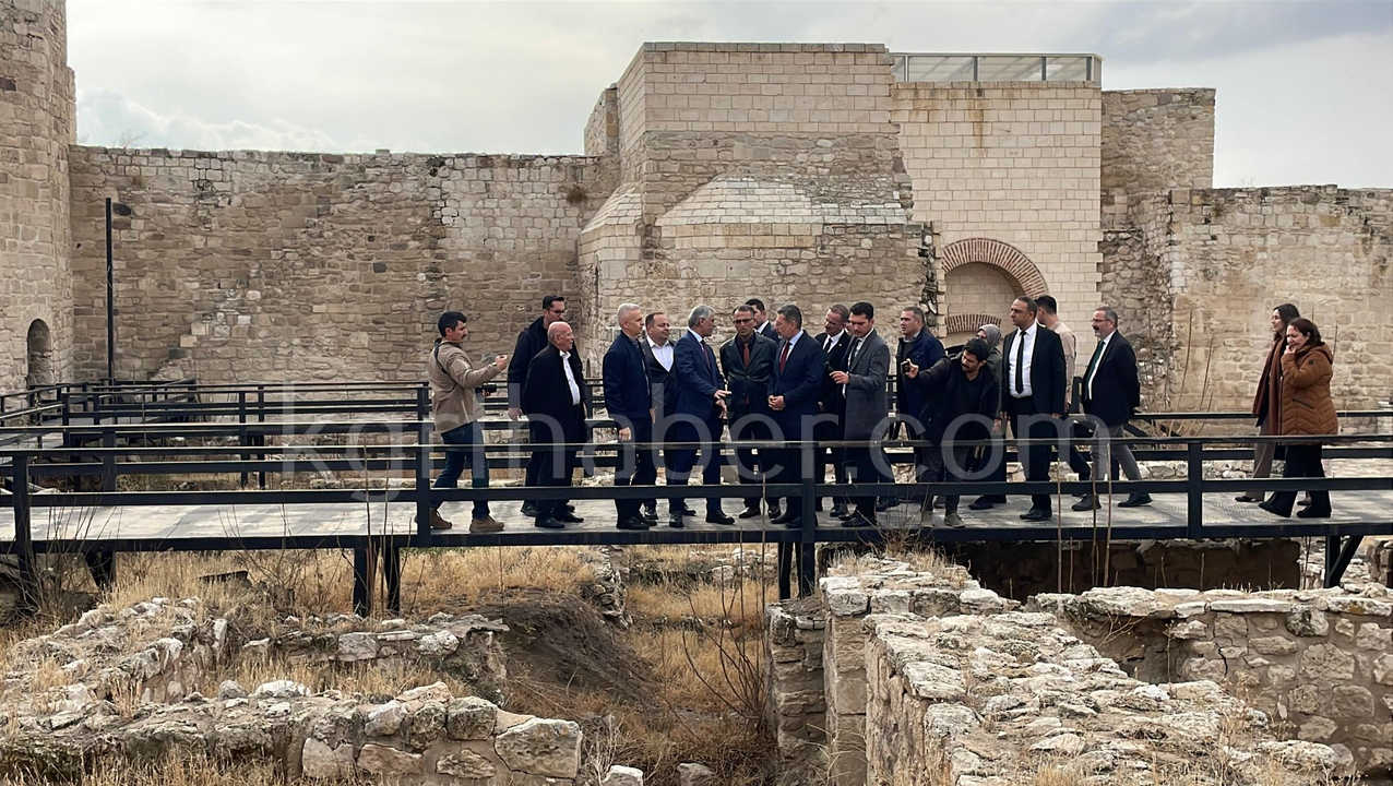 Karaman Kalesi Icin Onemli Ziyaret Bakan Yardimcisi Inceleme Yapti5