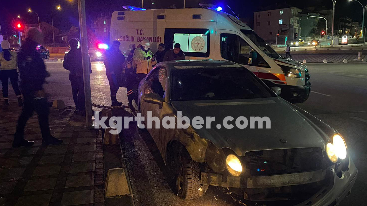 Karamanda 2 Arac Kavsakta Carpisti 3 Yarali6