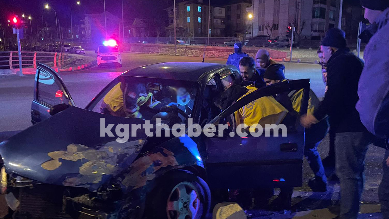 Karamanda 2 Arac Kavsakta Carpisti 3 Yarali7