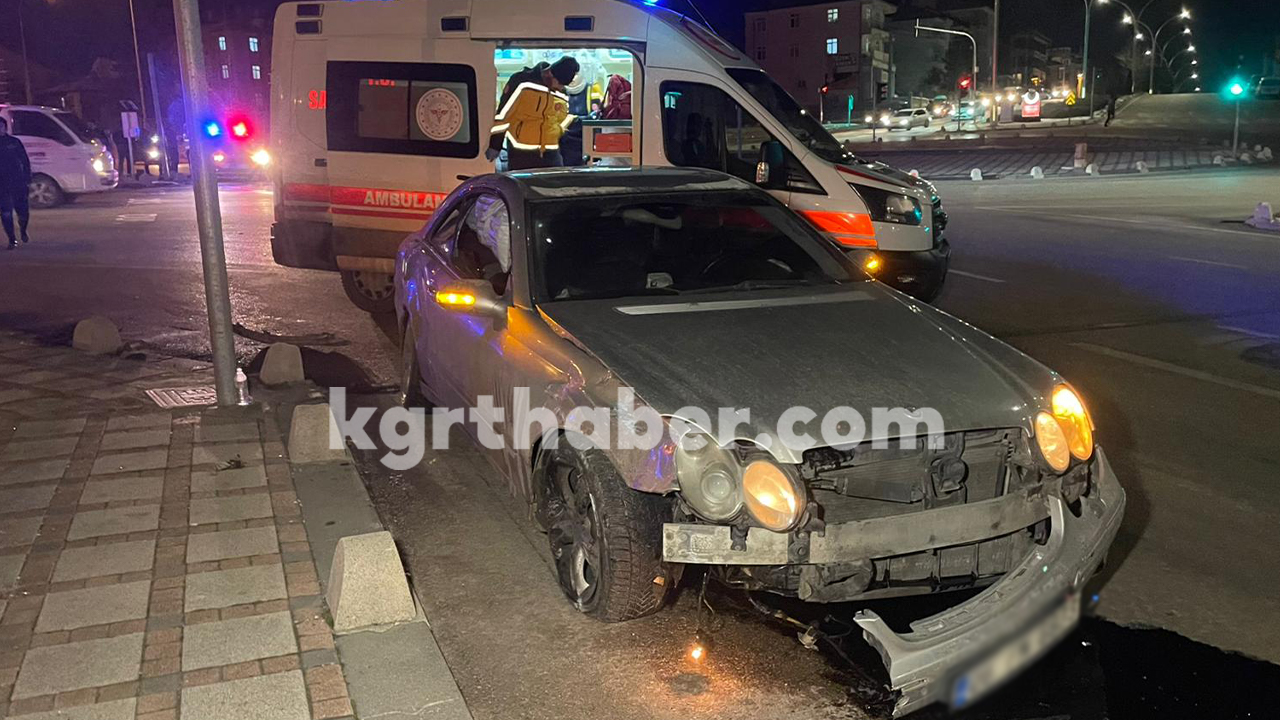 Karamanda 2 Arac Kavsakta Carpisti 3 Yarali9