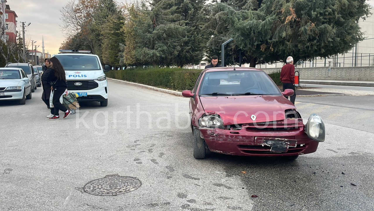 Karamanda 2 Otomobil Carpisti 3 Yarali0