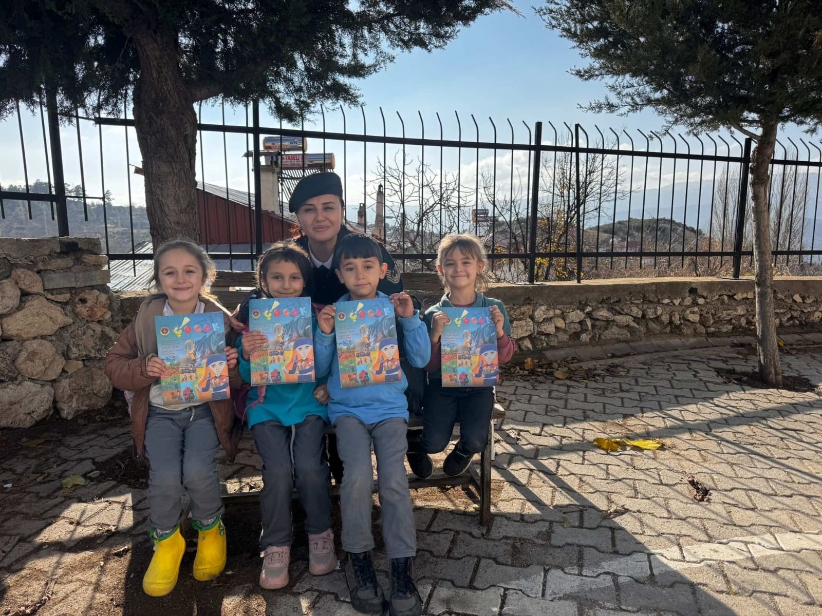 Karamanda Jandarma 11 Gunde Yuzlerce Kadin Ve Cocugu Bilgilendirdi (1)