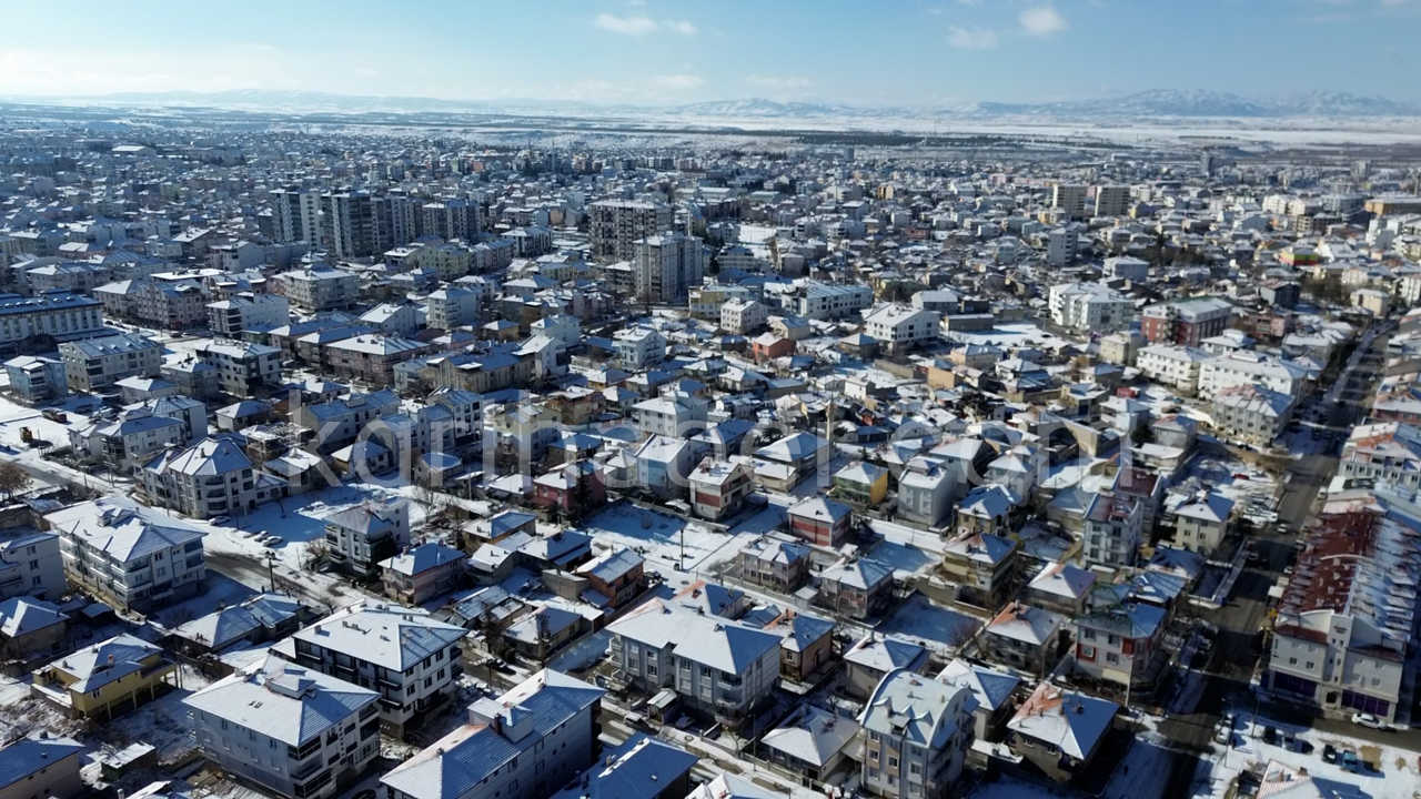 Karamanda Kar Yagisina Sevinen Sanayi Esnafi Kartopu Oynadi5