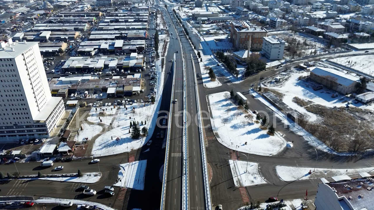 Karamanda Kar Yagisina Sevinen Sanayi Esnafi Kartopu Oynadi6