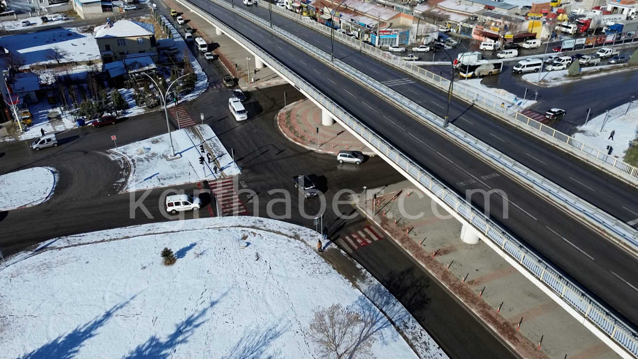 Karamanda Kar Yagisina Sevinen Sanayi Esnafi Kartopu Oynadi8