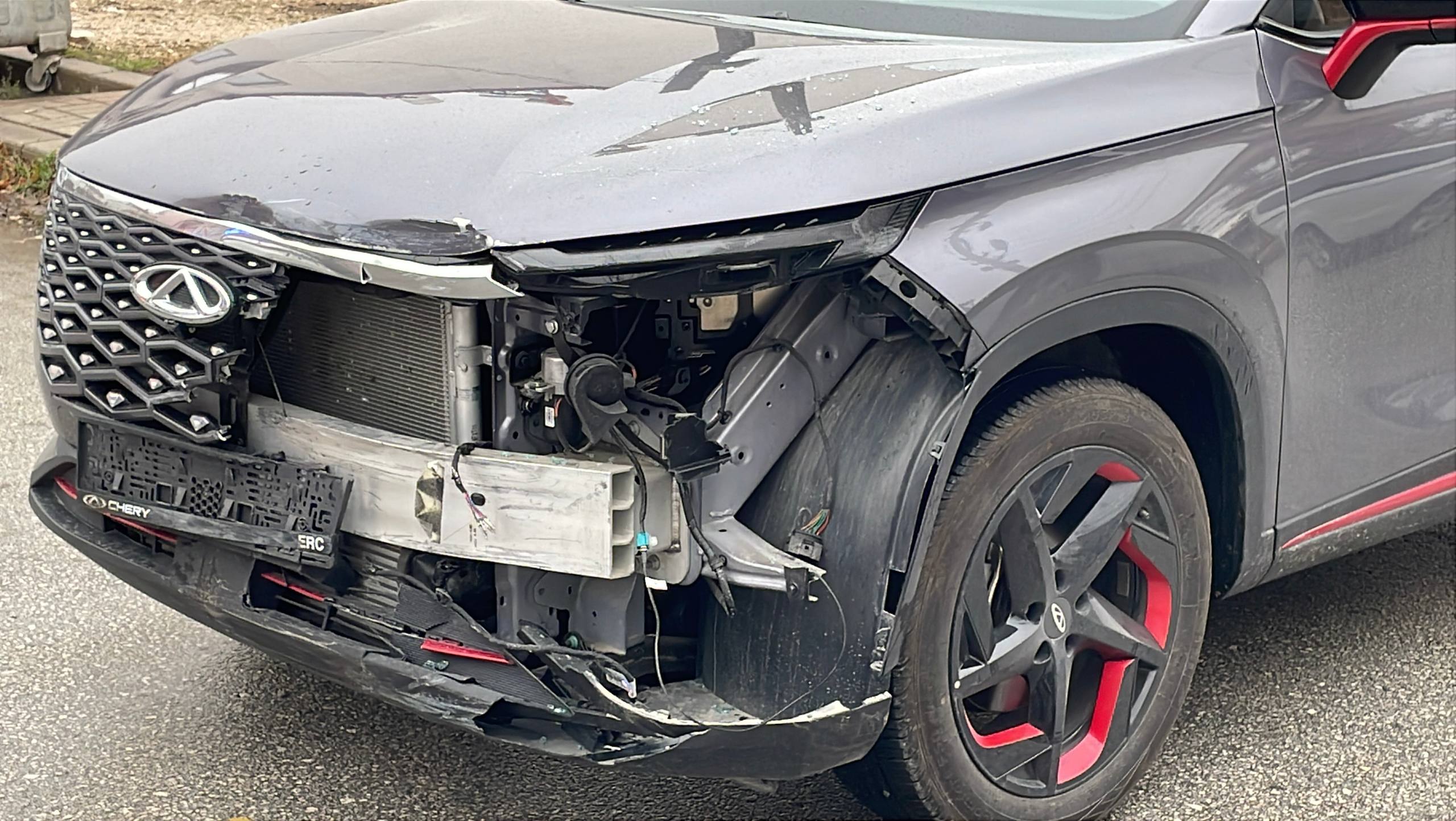 Karamanda Kavsakta Kaza Hafif Ticari Arac Ile Otomobil Carpisti (7)