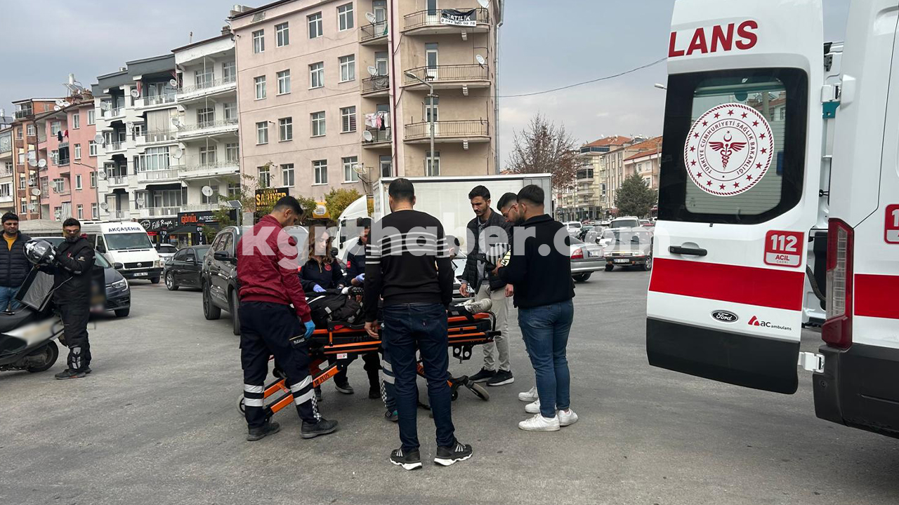 Karamanda Motorlu Kurye Kaza Yapti 1 Yarali2