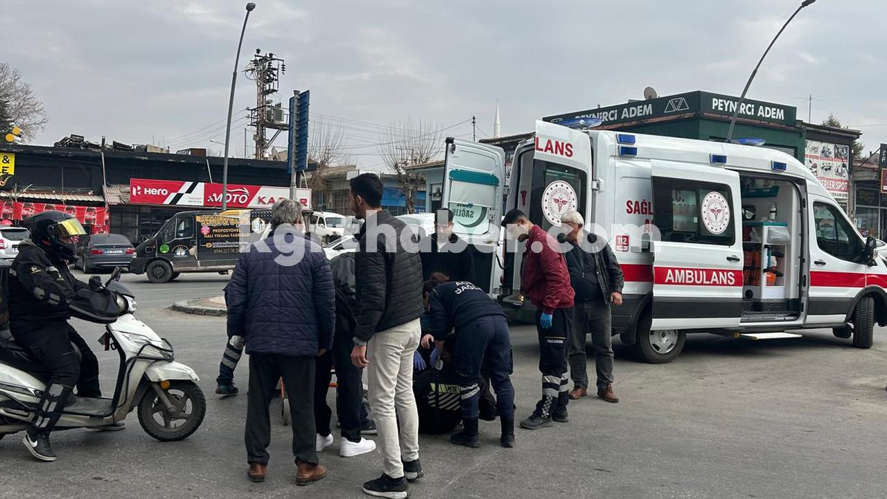 Karamanda Motorlu Kurye Kaza Yapti 1 Yarali4