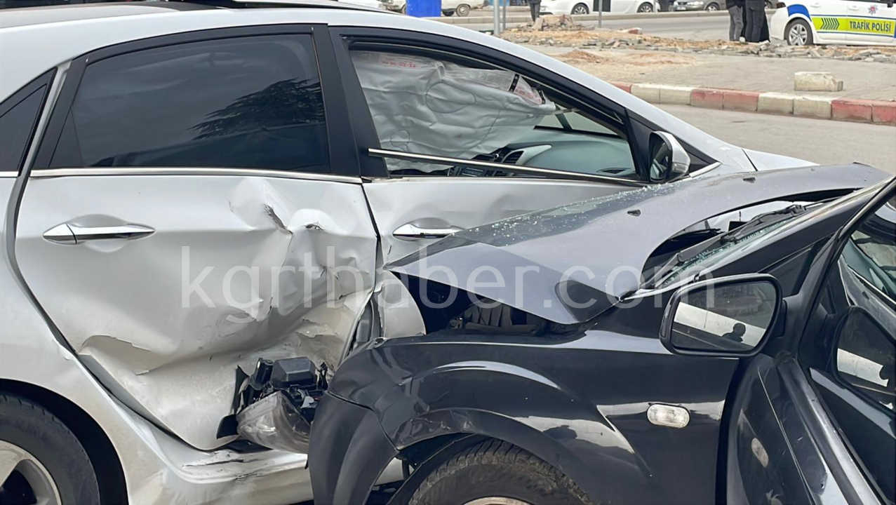 Karamanda O Kavsakta Carpistilar3