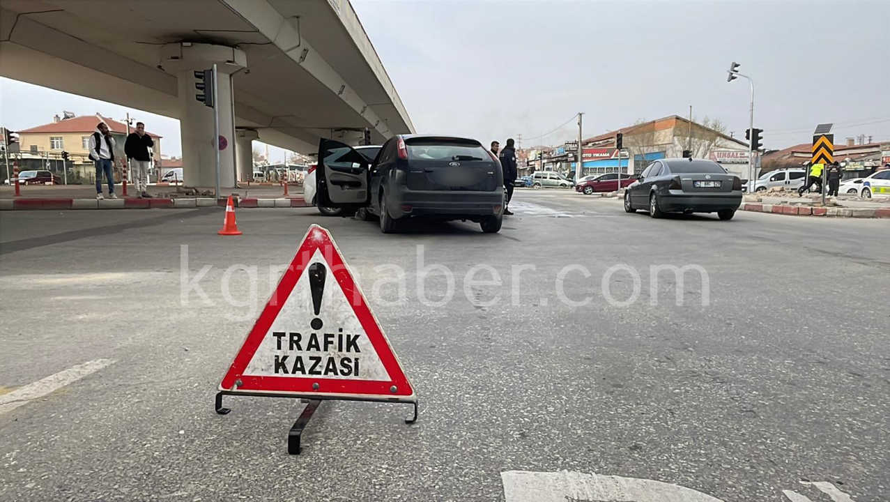 Karamanda O Kavsakta Carpistilar5