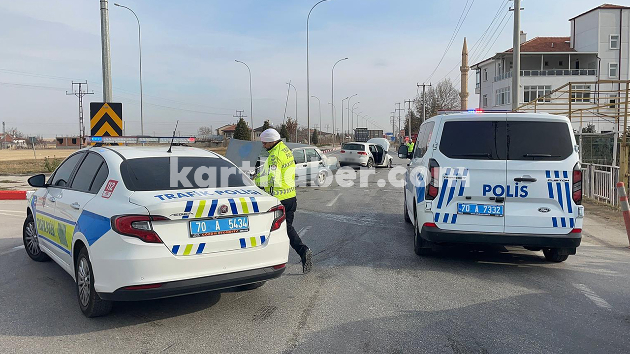 Karamanda O Kavsakta Kaza 3 Kisi Yaralandi2