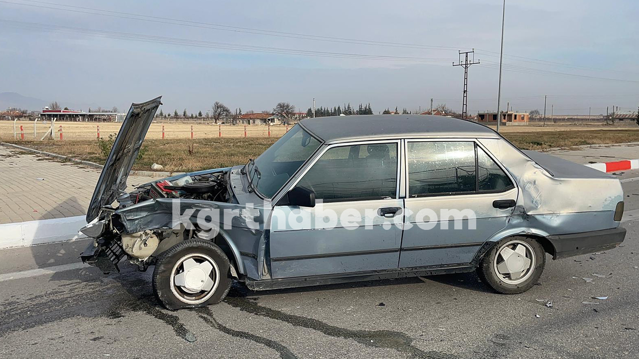 Karamanda O Kavsakta Kaza 3 Kisi Yaralandi3