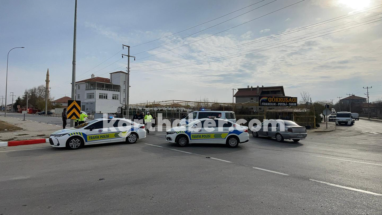 Karamanda O Kavsakta Kaza 3 Kisi Yaralandi6