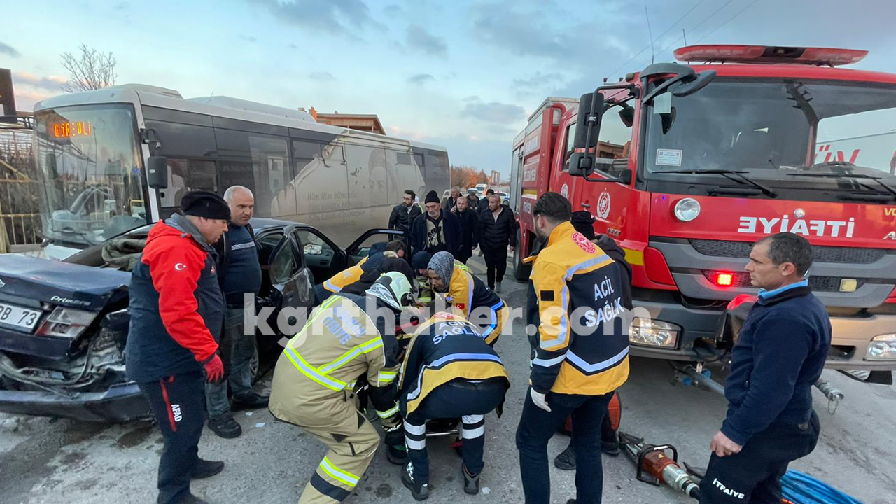 Karamanda Trafik Kazasi Yaralilar Var (1)