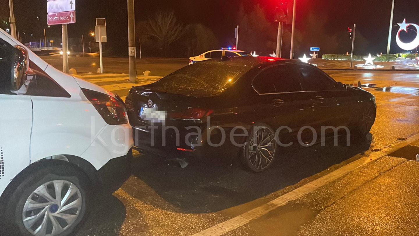 Karamanda Zincirleme Trafik Kazasi 2 Yarali5