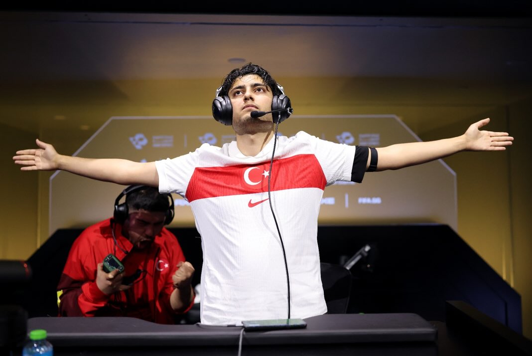 Karamanli Genc Fifae Dunya Kupasinda Turkiyeyi Temsil Etti (2)
