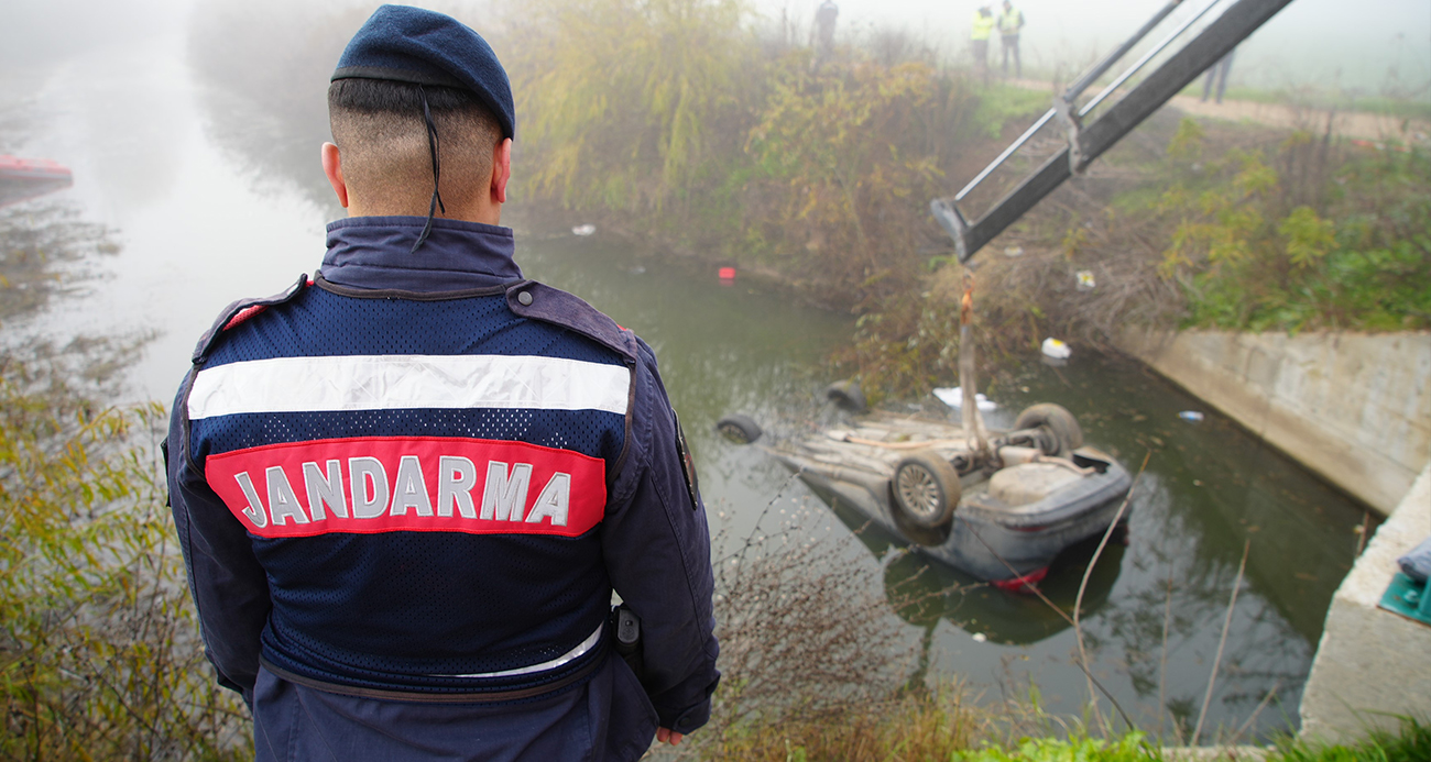 Kazada Hayatini Kaybeden Arkadasini Aracta Birakip Kactilar (1)