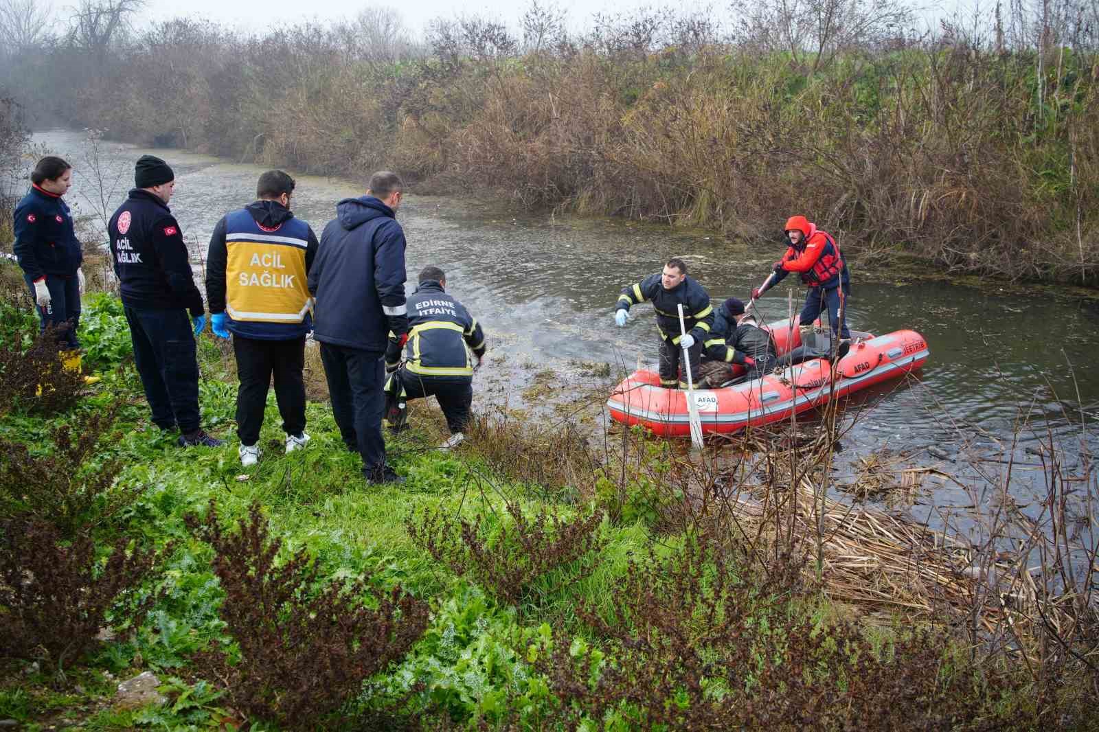Kazada Hayatini Kaybeden Arkadasini Aracta Birakip Kactilar (2)