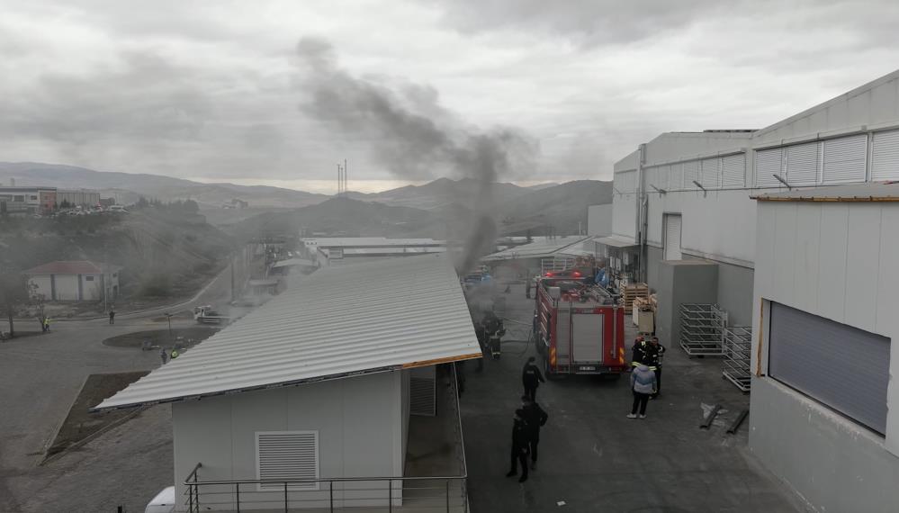 Kimya Fabrikasindaki Yangin Kismen Kontrol Altina Alindi1