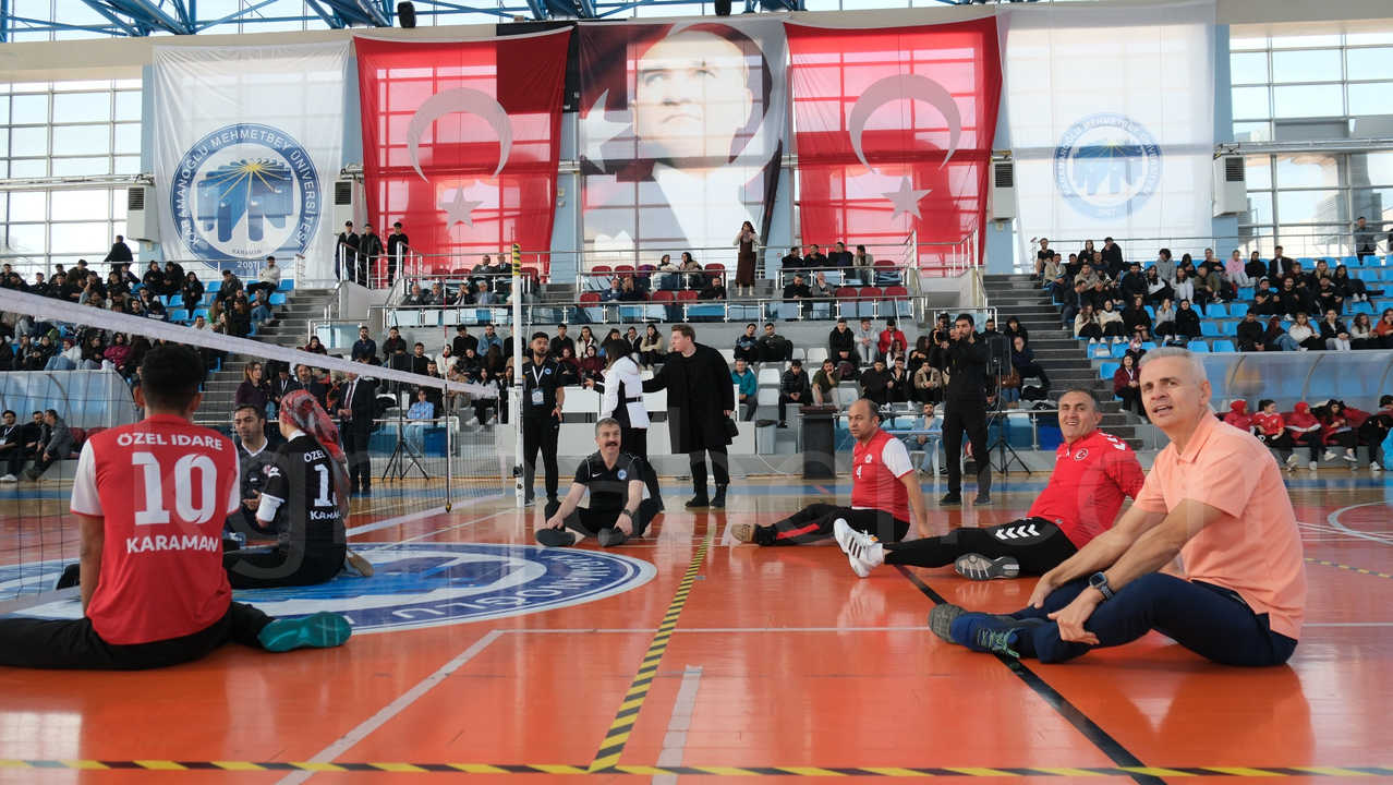 Kmude Farkindalik Maci Protokol Sporcularla Sahaya Indi5