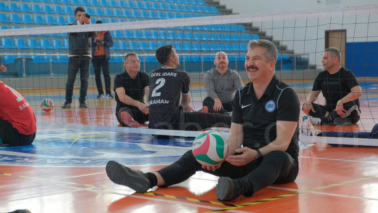 Kmude Farkindalik Maci Protokol Sporcularla Sahaya Indi6