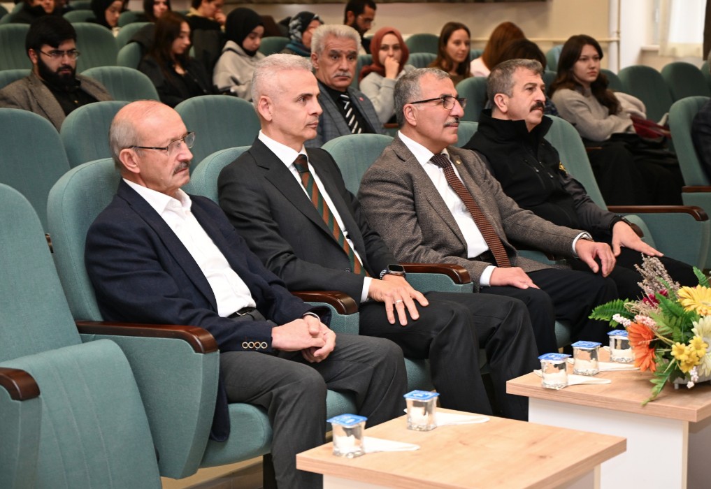 Kmudeki Bu Konferans Yogun Ilgi Gordu (3)